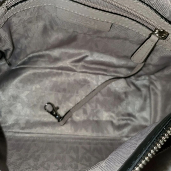 Michael Kors bag - Picture 6 of 12